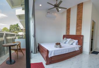 Siemreap City Residence has rooms with a private hot tub
