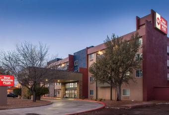 Best Western Plus Sun Canyon allows 18 year olds to book a room