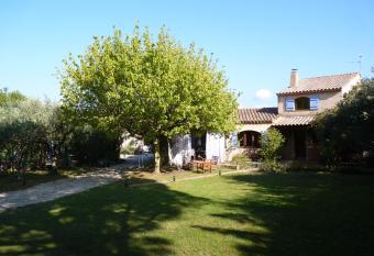  allows 18 year olds to book a room