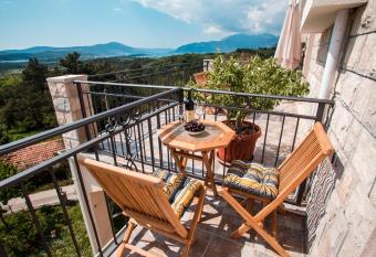 Sunny Nest Apartments has Balcony rooms