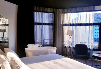 Hotel Tayko Bilbao allows 18 year olds to book a room