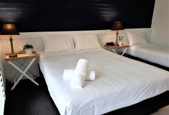 Kurri Motor Inn allows 18 year olds to book a room