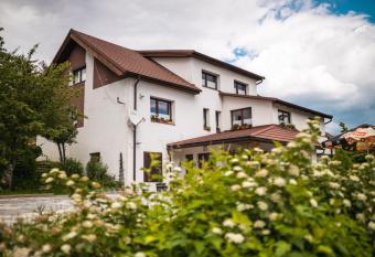 Penzion u Hanky allows 18 year olds to book a room