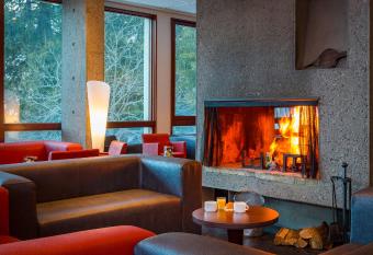 H  tel Club mmv Le Flaine *** allows 18 year olds to book a room