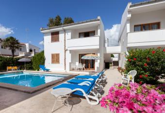 Apartamentos Leo has Balcony rooms