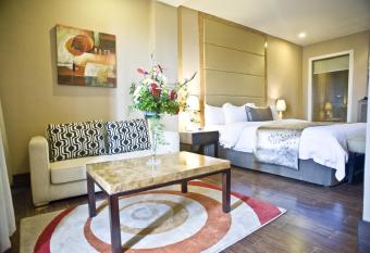 Goldberry Suites and Hotel - Mactan has Balcony rooms