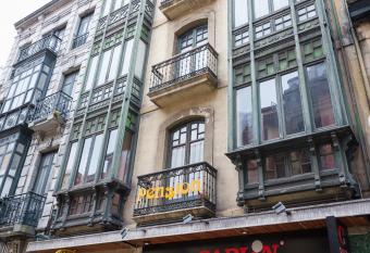 Hostal la Fruta Nueva apertura allows 18 year olds to book a room