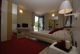 Relais Corte Bergamini allows 18 year olds to book a room