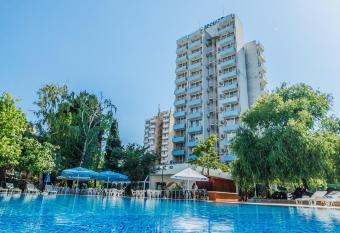 Hotel Arsenal allows 18 year olds to book a room