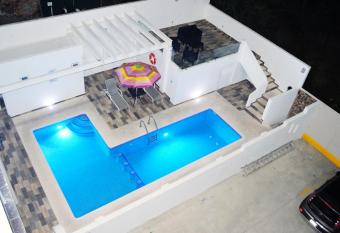 Bahia Marina Departamentos allows 18 year olds to book a room