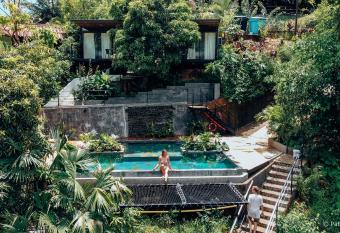 Coste  o River Minca allows 18 year olds to book a room