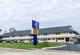 Motel 6 Florence  Ky ~ Cincinnati Airport allows 18 year olds to book a room