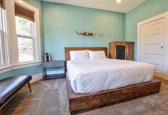 The Groveland Hotel allows 18 year olds to book a room