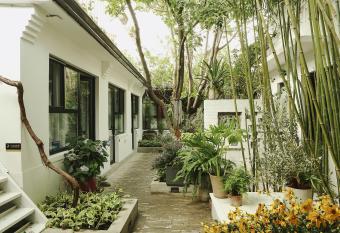 Peking Yard Boutique Hotel has Balcony rooms