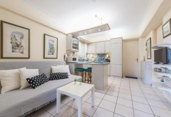 Amazing Apartment Pallini - Near Airport & Metro has Balcony rooms