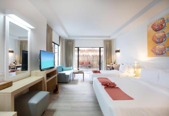 Villa Cha-Cha Krabi Beachfront Resort has rooms with a private hot tub