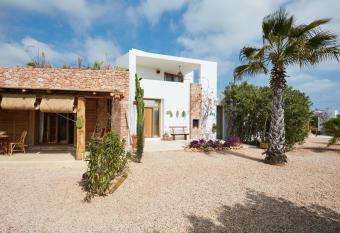 Can Tres Formentera has Balcony rooms