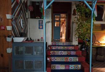 NAMASTEY MUMBAI BACKPACKERS has Balcony rooms