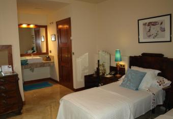 Hotel Rural Las   guedas allows 18 year olds to book a room