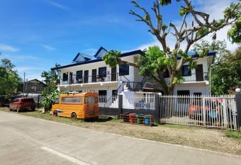 MoonViews Apartment allows 18 year olds to book a room