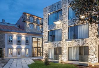 Cal  way Hotel has Balcony rooms