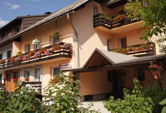 Apartments Mencinger has Balcony rooms