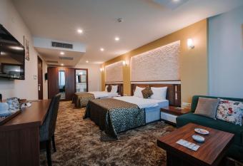 TS Gold Otel allows 18 year olds to book a room