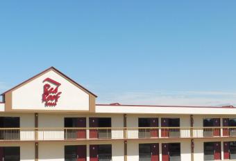 Red Roof Inn Fredericksburg South has Smoking rooms