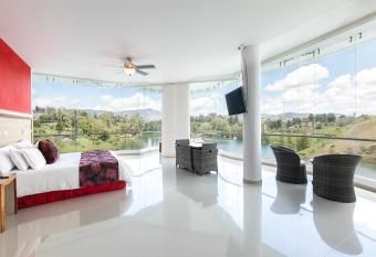 Hotel Los Recuerdos allows 18 year olds to book a room