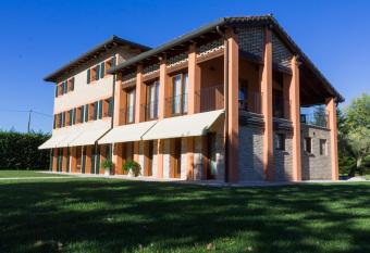Crystal Luxury House has Balcony rooms