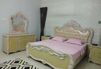 Seri Homestay 293 allows 18 year olds to book a room