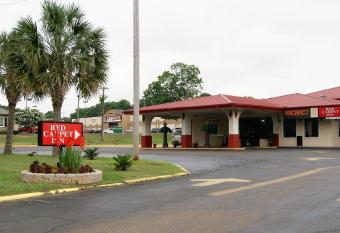Red Carpet Inn - Natchez has Smoking rooms
