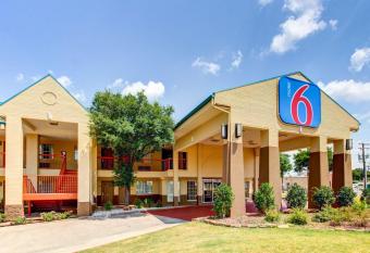 Motel 6 Arlington Tx allows 18 year olds to book a room