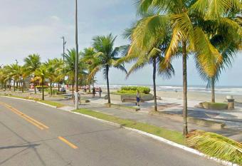 200m da praia Praia da Aviacao - com sacada allows 18 year olds to book a room