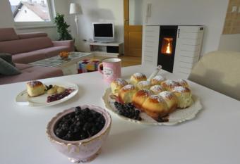 Winter Iris has Balcony rooms