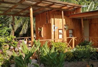 El Gecko Hotel & Tours has Balcony rooms