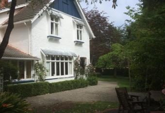 Annandale Manor has Balcony rooms