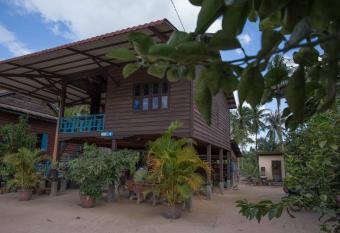 Chansor Community Homestay 6 allows 18 year olds to book a room