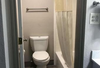 Motel 6 Burlington Nc has Smoking rooms