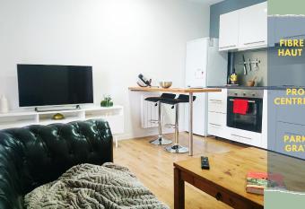 L industriel - Cugnaux centre    15 allows 18 year olds to book a room