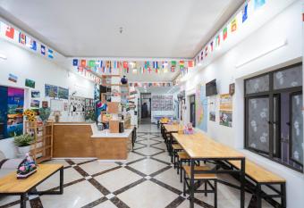 Ha Long Fancy Hostel and Restaurant has Balcony rooms