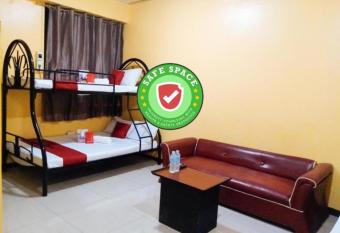 RedDoorz near Baclay Drive Super Metro has Balcony rooms