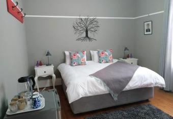 Casa Mia allows 18 year olds to book a room