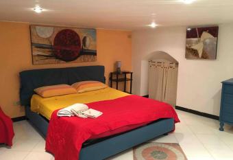 La casa di Mea luminosa e a due passi dal centro allows 18 year olds to book a room