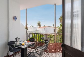 Apartamento junto a la playa en el centro has Balcony rooms