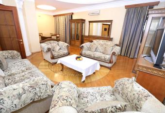 Deluxe Teatrum 4 has Smoking/Balcony rooms