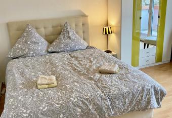 Zentrales WG-Zimmer 1 Ravensburg, Balkon, Kamin allows 18 year olds to book a room