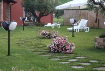 Agriturismo Il Borgo Degli Ulivi has Balcony rooms