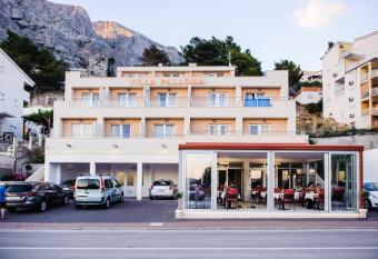 Villa Palloma has Balcony rooms
