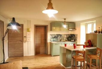 L     chapp  e Verte allows 18 year olds to book a room